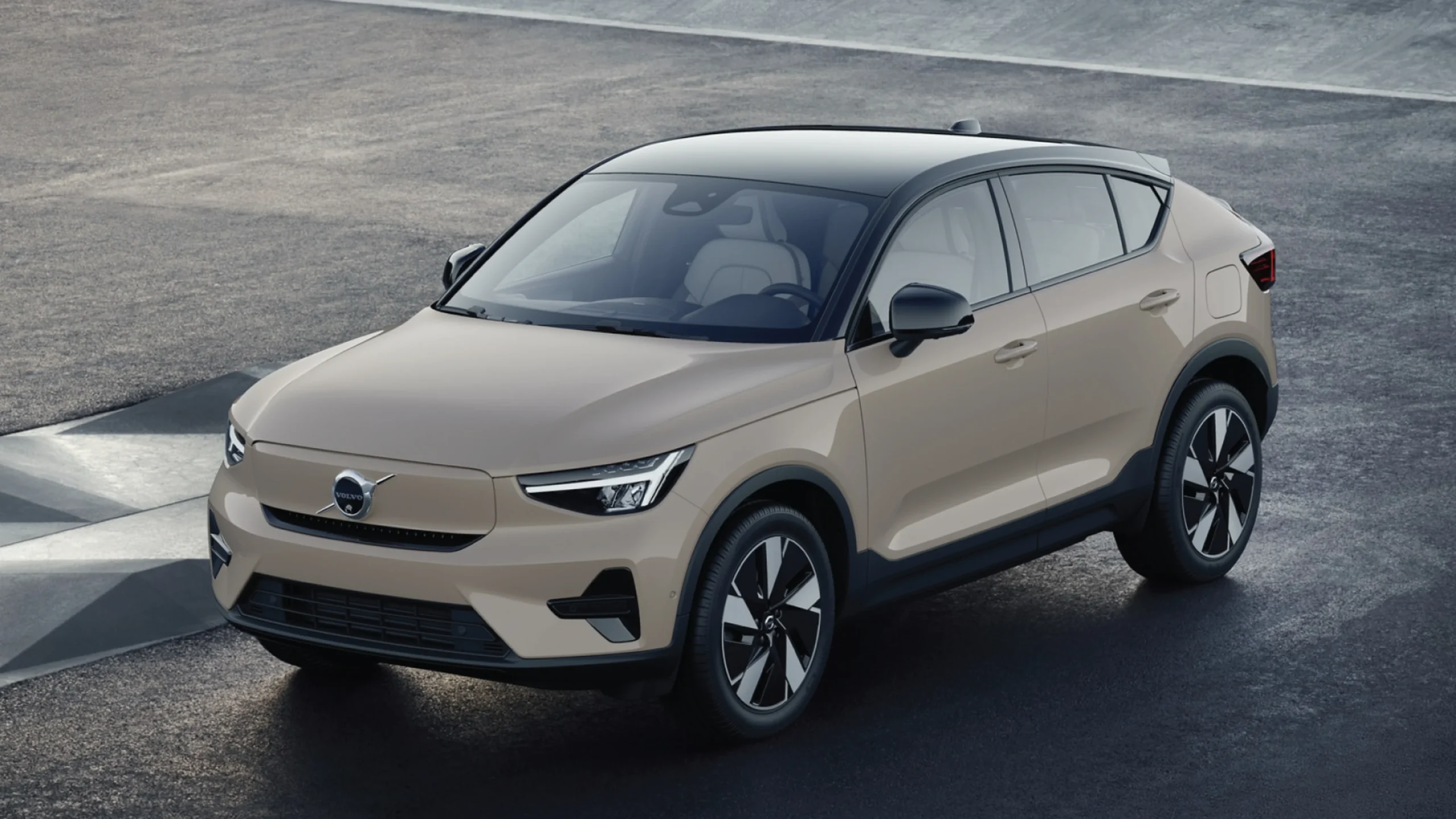 Volvo EC40 electric crossover front view
