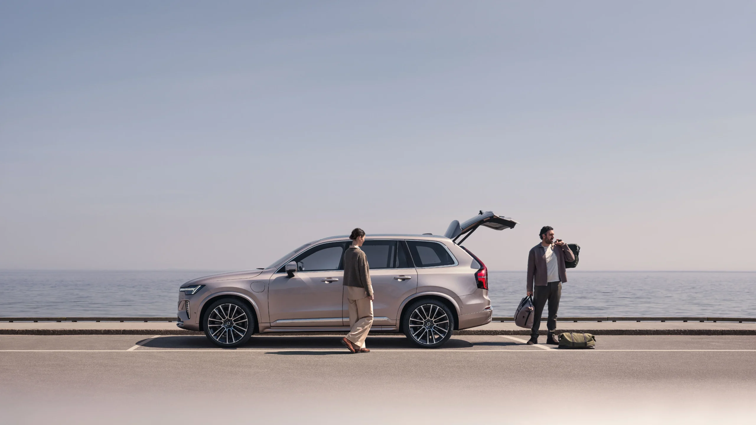 Volvo XC90 B5 AWD Mild Hybrid front view